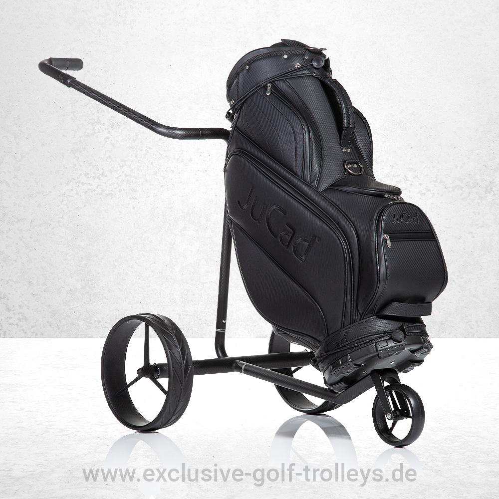 JuCad Carbon Travel 2.0 Nero SV Golftrolley 2 JuCad Carbon Travel Nero SV 2.0 Golftrolley Golfcaddy Caddy Trolley E-Trolley 3k Carbon mit JuCad Bag Bag pro Schwarz, JuCad Carbon Travel NERO 2.0, Exklusivster 3K Carbon Golftrolley, Version 2.0, Farbe: 4-K Carbon Schwarz, Modell der JuCad Trolley Luxusklasse, 45-Loch Powerpack, 6 Jahre Garantie