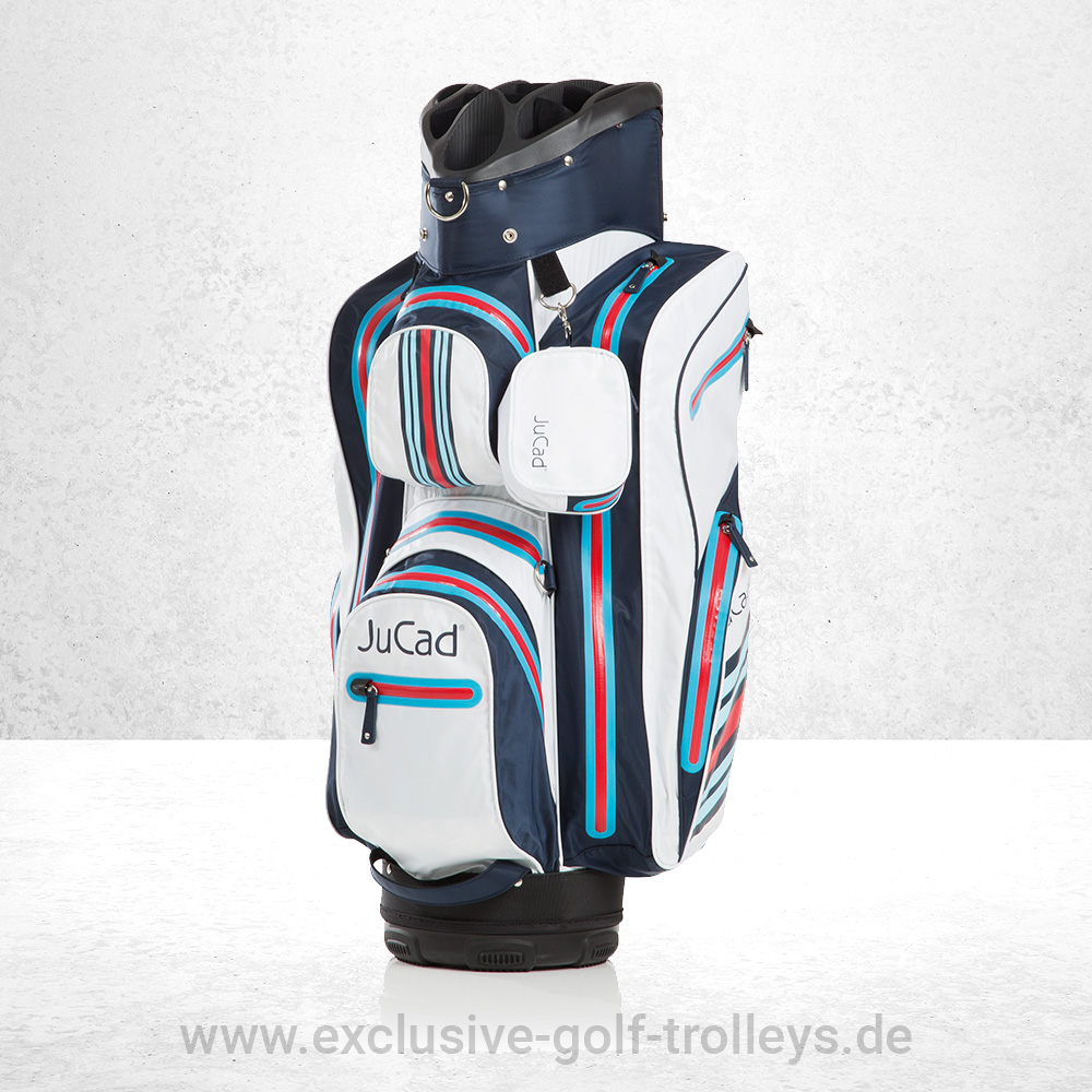 JuCad Golfbag Aquastop Schwarz Gold 13 JuCad Carbon Travel 2.0 Racing Weiß Felgen weiß Reifen Schwarz Racing Sondermodell mit blauen und roten Streifen Golftrolley Golfcaddy Caddy Trolley E-Trolley E-Caddy mit Golfbag Manager Aquata Racing Wasserdicht