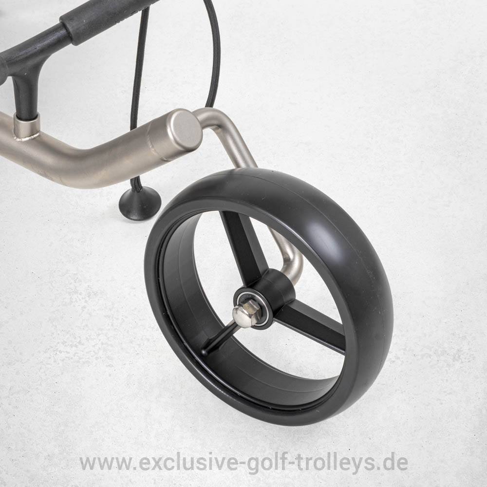 JuStar Edelstahl Golftrolley Set mit Parkbremse Schwarz 5 JuStar Edelstahl Golftrolley, Set mit Parkbremse, Titangrau matt, JuStar Golfschirm mit UV-Protection, JuStar Scorekartenhalter, JuStar Golftrolley, JuStar Golfcaddy, Mattschwarz